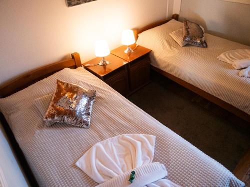 Una cama o camas en una habitación de U Krba