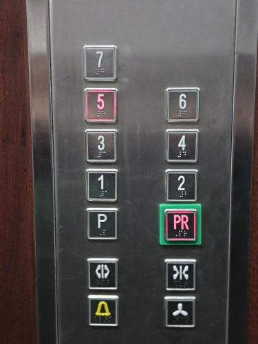 a close up of the elevator buttons on a machine at Domatio Apartments in Novi Pazar
