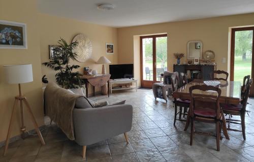 a living room with a table and chairs at Les Gîtes de JueVince in Issac