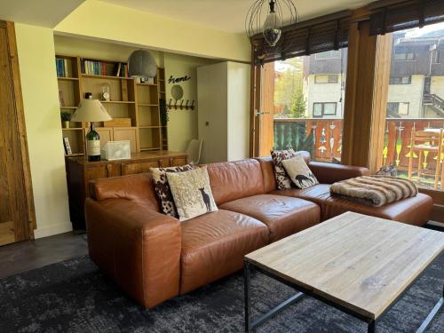 Dans Chalet aux Chartreux - T4 Duplex 100m2 traversant Vue Lac - Fibre, Golf