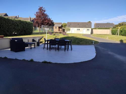 Un jardín fuera de 10-person gîte in Barfleur