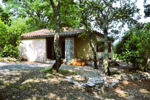 Maison sous les chênes