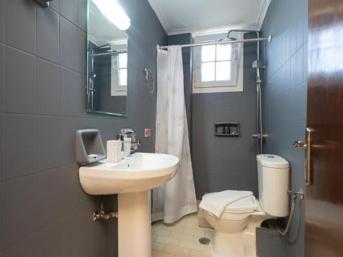 Phòng tắm tại Paradiso Del Mare On the Beach by "elite"