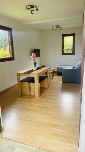 Televisyen dan/atau pusat hiburan di Le chalet sur la butte