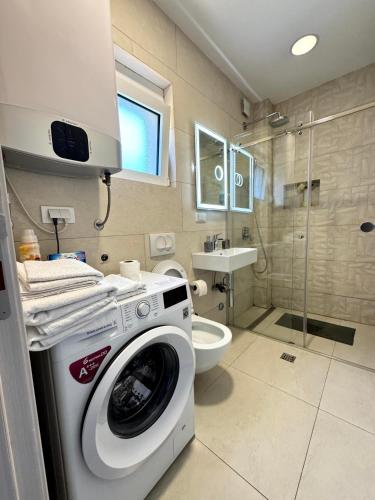 Un baño de Eden apartments