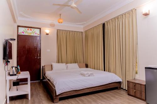 a bedroom with a bed and a television in it at Casa Aqua Mandrem in Mandrem