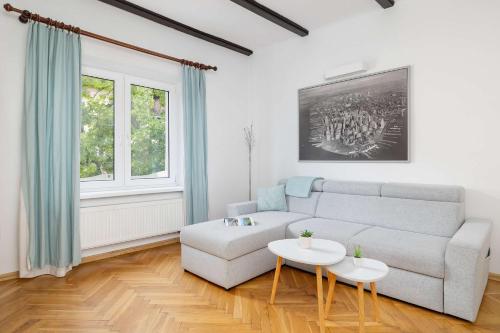 Prusa Stylish Apartment Close to the Center of Cracow by Noclegi Renters