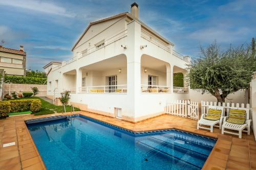 Casa con piscina privada cerca de playa