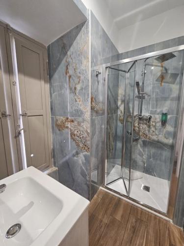 a bathroom with a shower and a sink at Be Your Home - Guest House Montegrappa Terrace in Civitavecchia