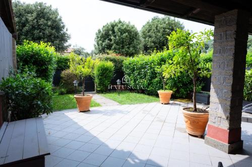 Fotografie z fotogalerie ubytování Natuscia Trevignano Platani Villa with Garden v destinaci Trevignano Romano