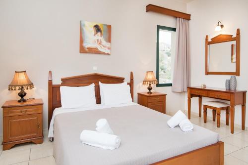 A bed or beds in a room at Roubini Apartments
