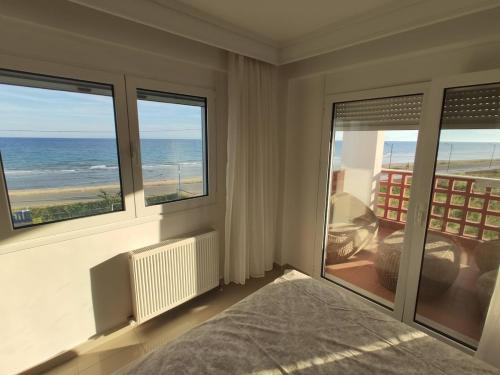 Ένα ή περισσότερα κρεβάτια σε δωμάτιο στο Luxury Villa Beachfront