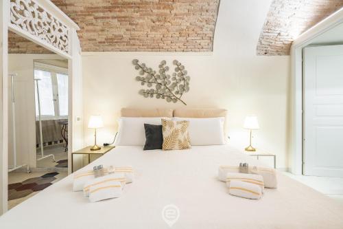 Кровать или кровати в номере Amo Castle Rooms