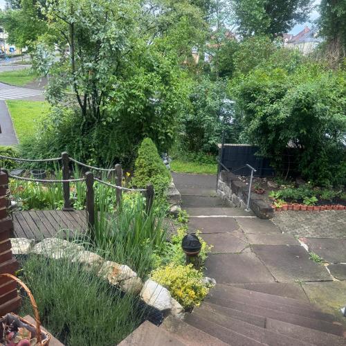 a garden with a wooden path and plants at Ferienwohnung in Göppingen