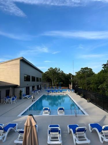 Πισίνα στο ή κοντά στο Lakeview Treetop Village79-3bed3bapools-8pp