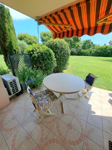 Antibes La Louisiane 2 Pieces rez-de-jardin Piscine