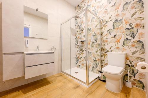 Koupelna v ubytování Modern Sliema Flat, Walk to Shops & Bus - Sleeps 3