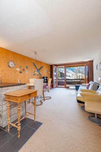 Χώρος καθιστικού στο Mountain View Apartment In The Vacation Center