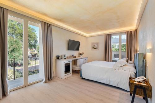 Una cama o camas en una habitación de Masseria Gianna Forte dei Marmi
