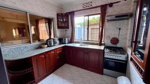 Kuchyň nebo kuchyňský kout v ubytování Ultra Home Hostel