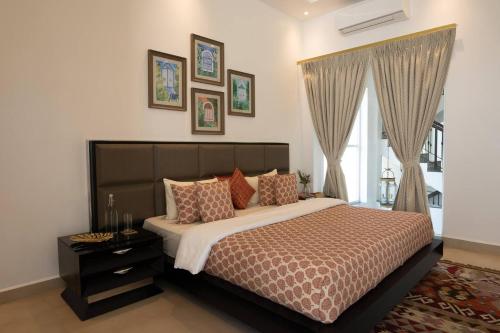 Cama o camas de una habitación en Trezora 5 12bhk Luxury Villa with pool in Assagao