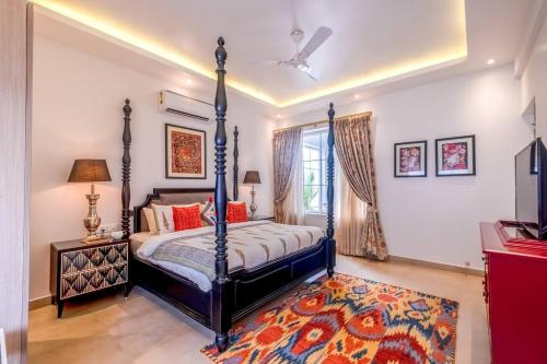 Cama o camas de una habitación en Trezora 5 12bhk Luxury Villa with pool in Assagao