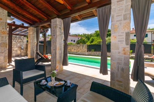 Holiday house SEASCAPE I with private pool and spacious garden