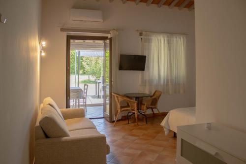 a living room with a bed and a table and chairs at Agriturismo Il Bagolaro in Nerola