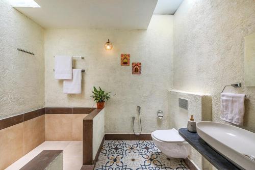 Koupelna v ubytování CosmicStays Joshet Farmstay Your Quiet Countryside Mediterranean Escape