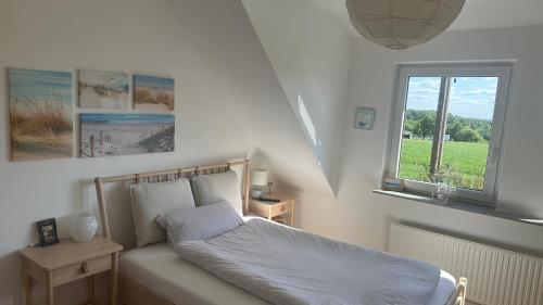 a bedroom with a bed and a window at Kleine Auszeit mit Aussicht Velbert Tönisheide in Velbert