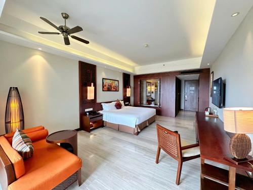 Postel nebo postele na pokoji v ubytování Crowne Plaza Danang Hotel & Resort