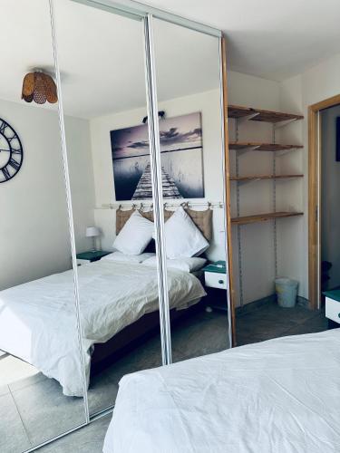 Photo de la galerie de l'établissement Mini Foyer dans Camping-Car - Un Adulte, à Lézignan-Corbières