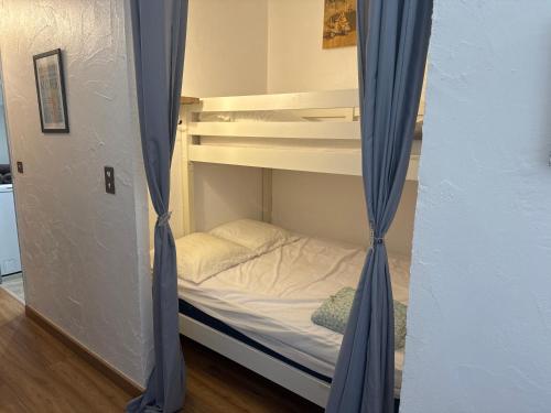 Ένα ή περισσότερα κρεβάτια σε δωμάτιο στο Appartement n 216 Moriani plage