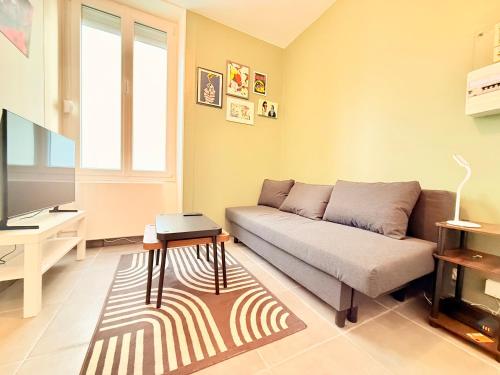 Studio rénové au pied de la Gare Viotte