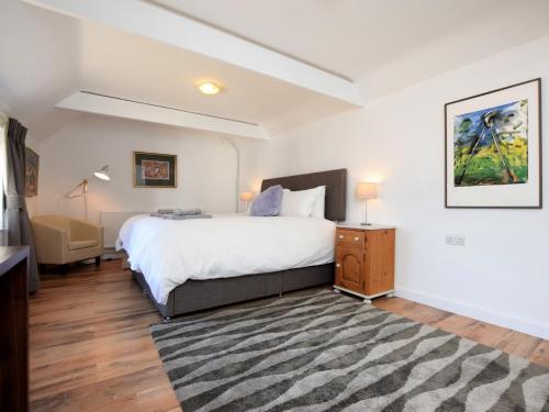 Ένα ή περισσότερα κρεβάτια σε δωμάτιο στο 6 Bed in Wroxham 72652