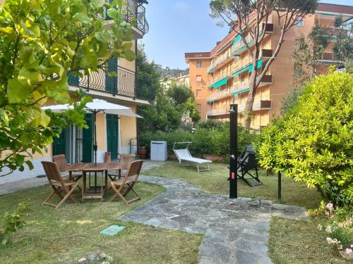 Foto JOIVY Sunny Family Flat with Private Garden & Parking