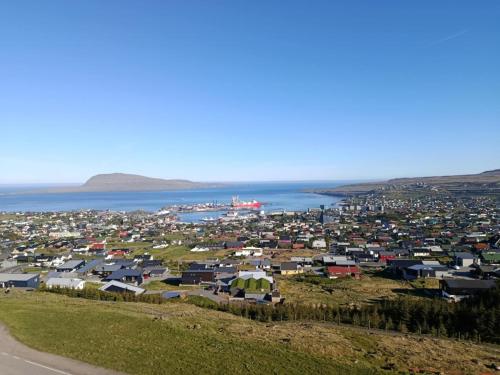 Panoramalejlighed med fantastisk udsyn over havet og Torshavn
