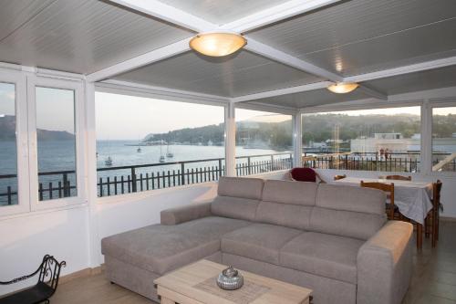 a living room with a couch and a view of the ocean at White Heaven in Lakkíon