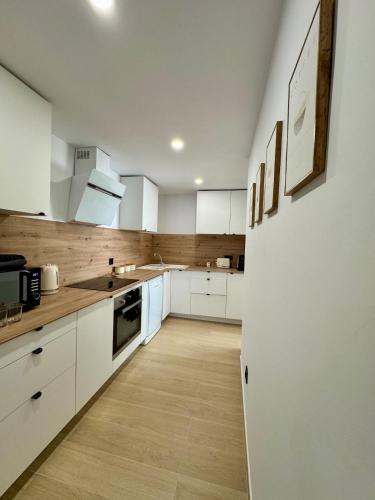 Modern Apt by Beach & Old Town with pool photo 4