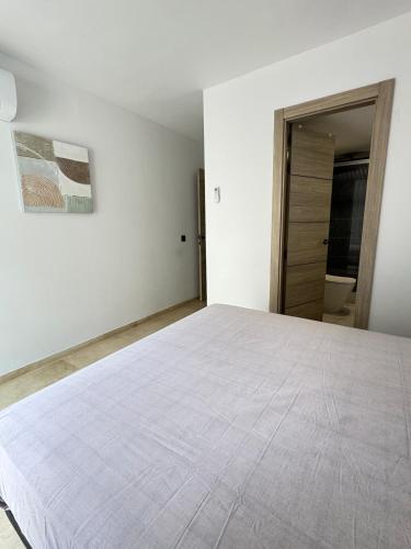 Modern Apt by Beach & Old Town with pool photo 18