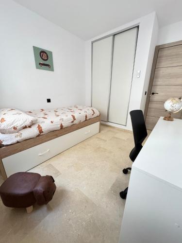 Modern Apt by Beach & Old Town with pool photo 24