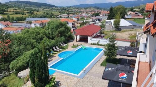 an overhead view of a swimming pool in a resort at Hotel Zenit Satovcha in Satovcha