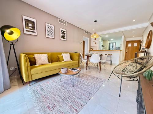 Sunny 2Bed Resort Style Apartment New Golden Mile Estepona FREE PARKING WIFI & AIRCON