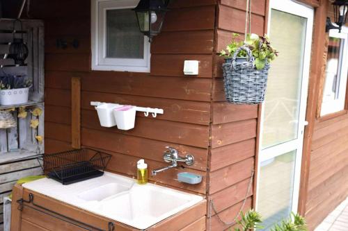 a sink in the side of a house at Noclegi u Renaty Międzybrodzie Bialskie in Międzybrodzie Kobiernickie