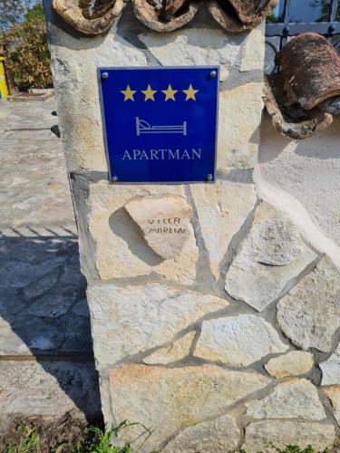 a blue sign on a stone wall with stars on it at Ferienhaus Villa Marein in Poreč