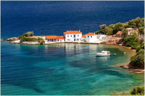 Katerina's Harmony Home, 100 steps to the beach