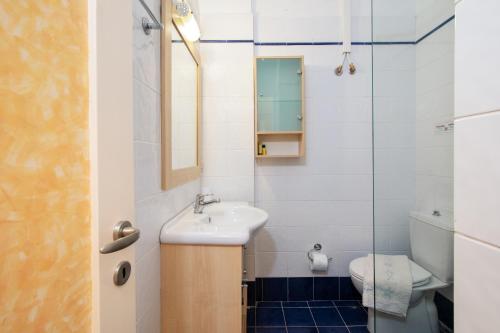 a small bathroom with a sink and a toilet at Casa Solea in Barbati