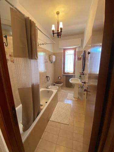 a bathroom with a tub and a toilet and a sink at Pasquina and the Val d'Orcia in Vivo dʼOrcia