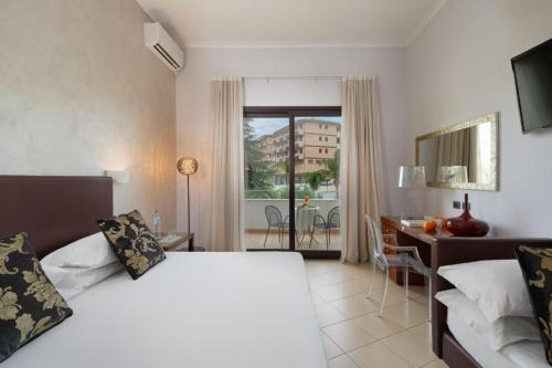 Postel nebo postele na pokoji v ubytování Grand Hotel Sofia