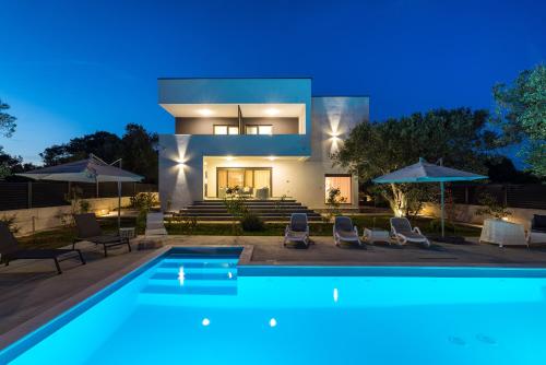 Apartment Vista Mare 1 with heated pool